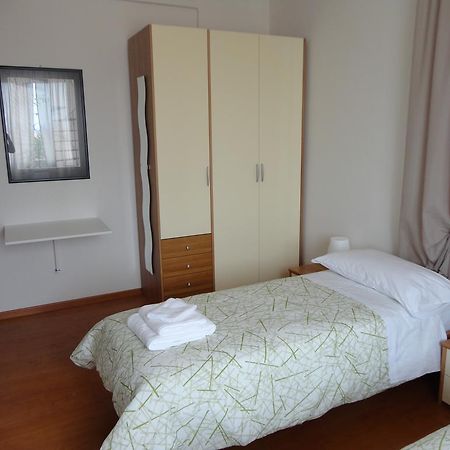 Alloggio Cavour Ferrara Habitación foto