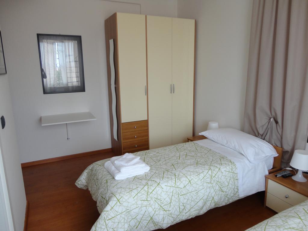 Alloggio Cavour Ferrara Habitación foto
